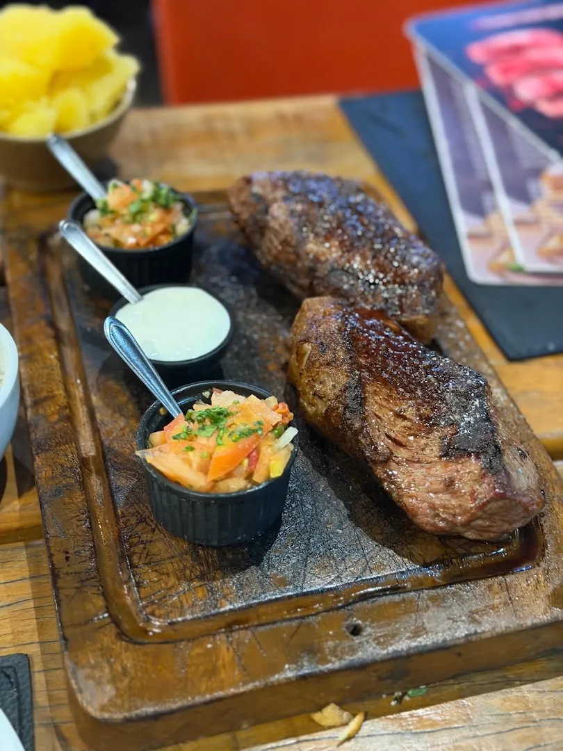pão de alho com queijo — Brasa Bonito Steakhouse — churrascaria em Bonito
