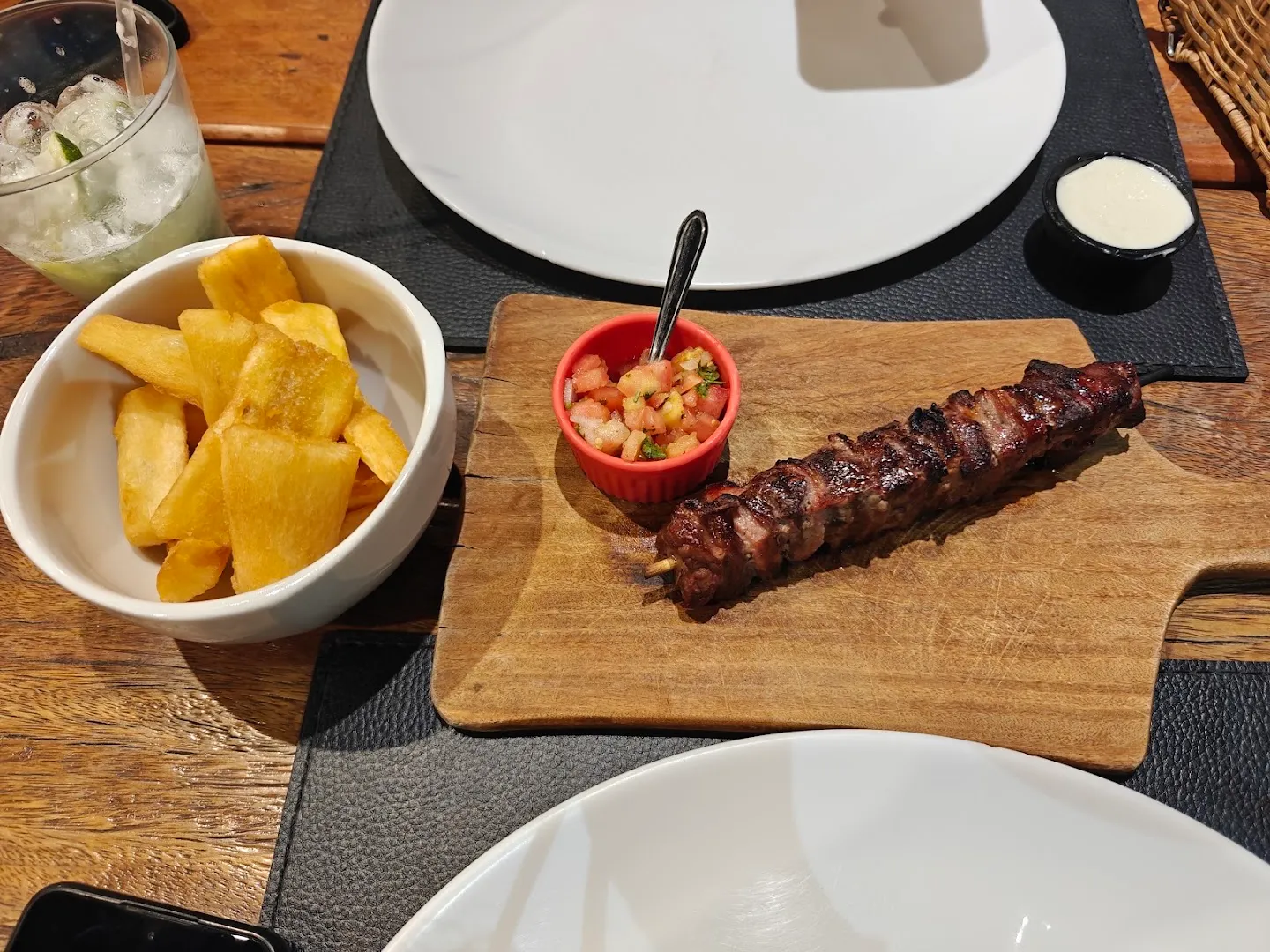 Atendimento diferenciado — Brasa Bonito Steakhouse — churrascaria em Bonito