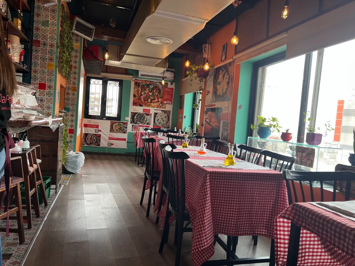 Ambiance chaleureuse — DaPietro - L'Antica Pizzeria — restaurant italien à Tunis