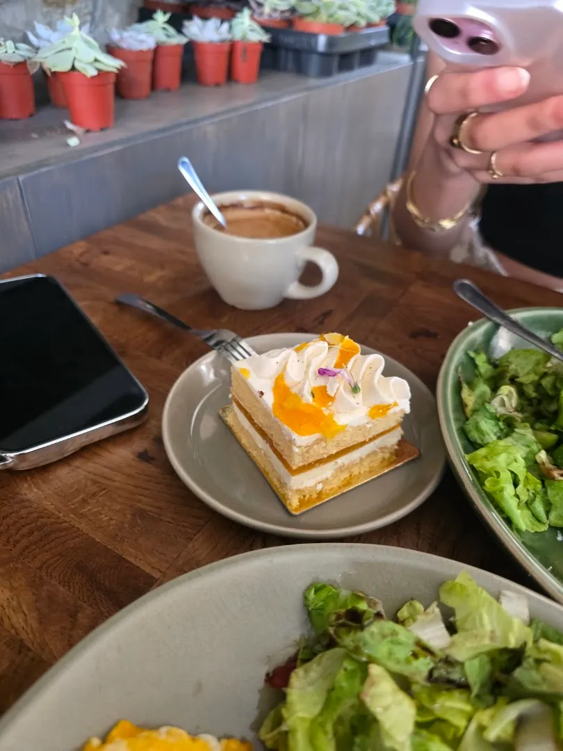 Plats healthy — Verde cafe — Coffee shop in المرازقة