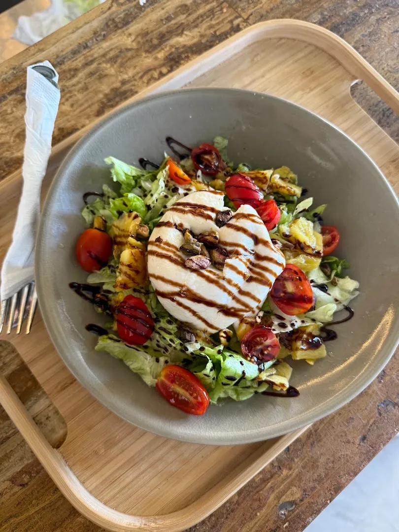 Café et nourriture de qualité — Verde cafe — Coffee shop in المرازقة