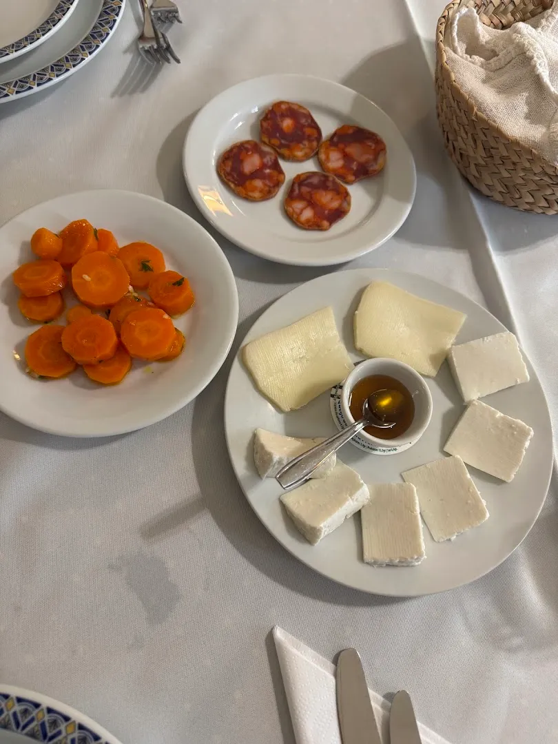 assiette de fromages — Restaurante 'Rosmaninho' — restaurante em Alte