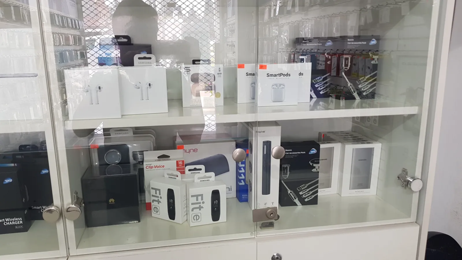 איפוס טלפון — סים תקשורת סניף ראשי - ראש העין — Cell phone store באזור Rosh Haayin