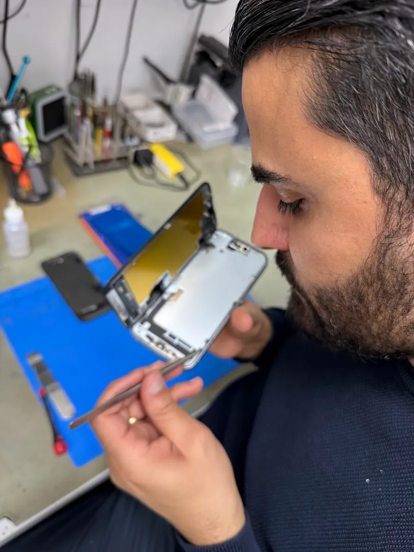 שירות אדיב — סים תקשורת סניף ראשי - ראש העין — Cell phone store באזור Rosh Haayin