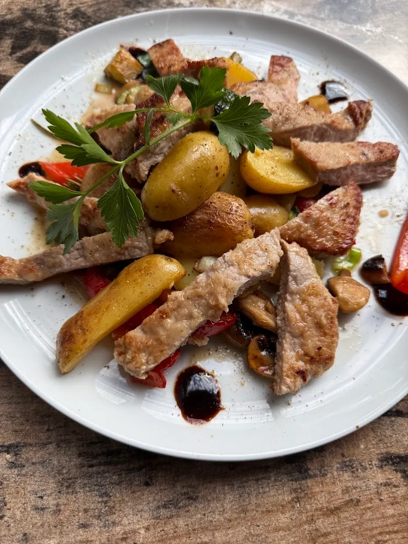 Verschiedene Fleischgerichte — Restaurant Dolce Vita Solingen — Restaurant in Solingen
